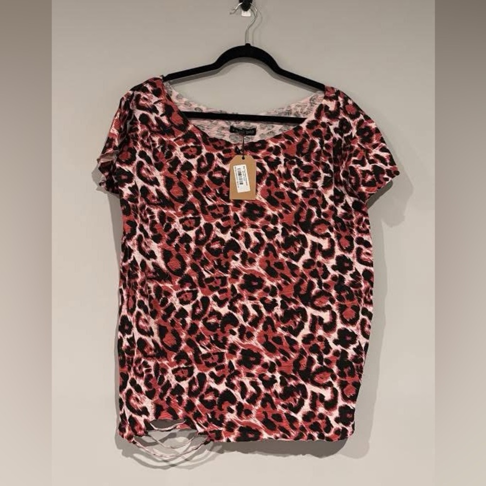 Leopard Print Short Sleeve Scoop Neck Top - Red/Black